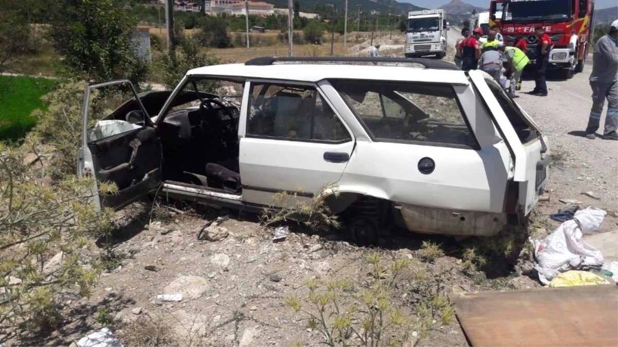 Denizli\'de Otomobil Takla Attı: 3 Yaralı