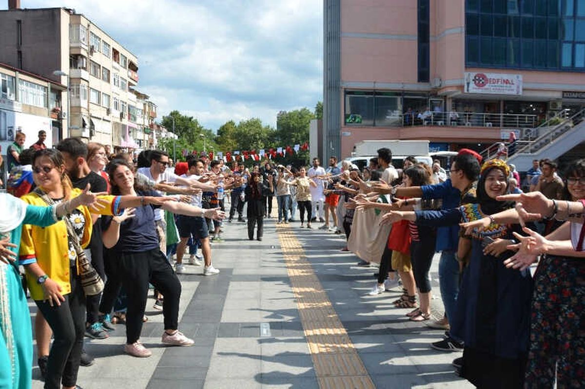 Dünyanın Renkleri İzmit\'te Buluştu