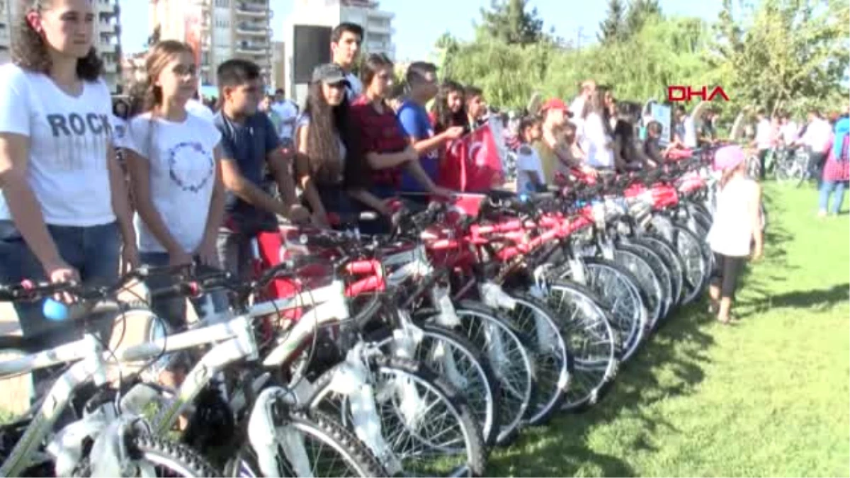 Gaziantep\'te Gençlere 300 Bisiklet Dağıtıldı