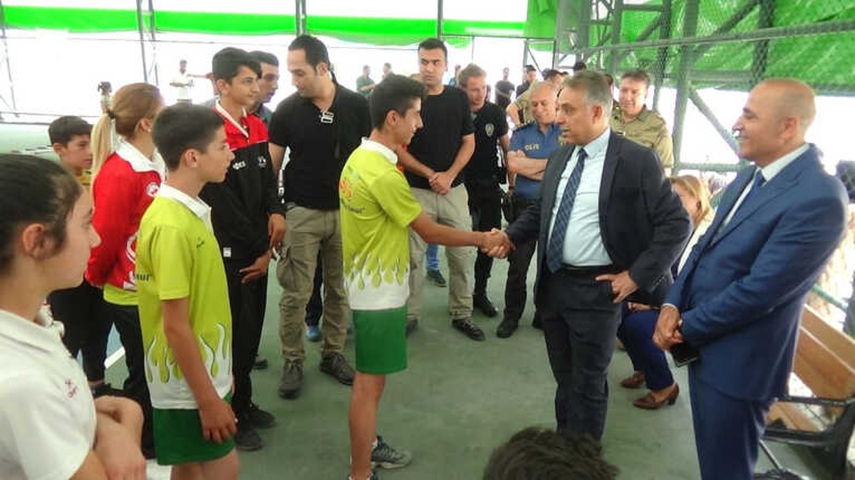 Hakkari\'de 250 Sporcuya Malzemesi Desteği