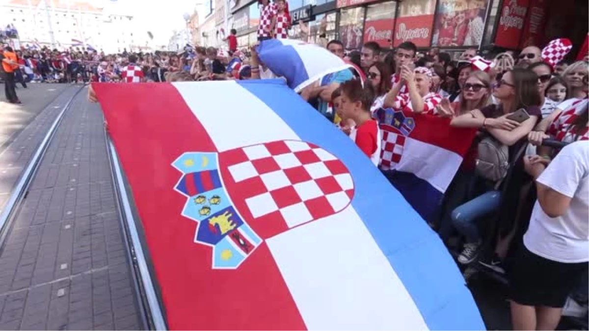 Hırvatistan Dünya İkinciliğini Kutluyor