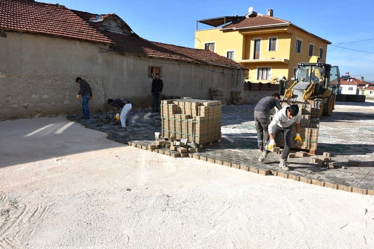 İnönü Mahallelerinde Kilit Taş Döşeme Çalışmaları Sürüyor