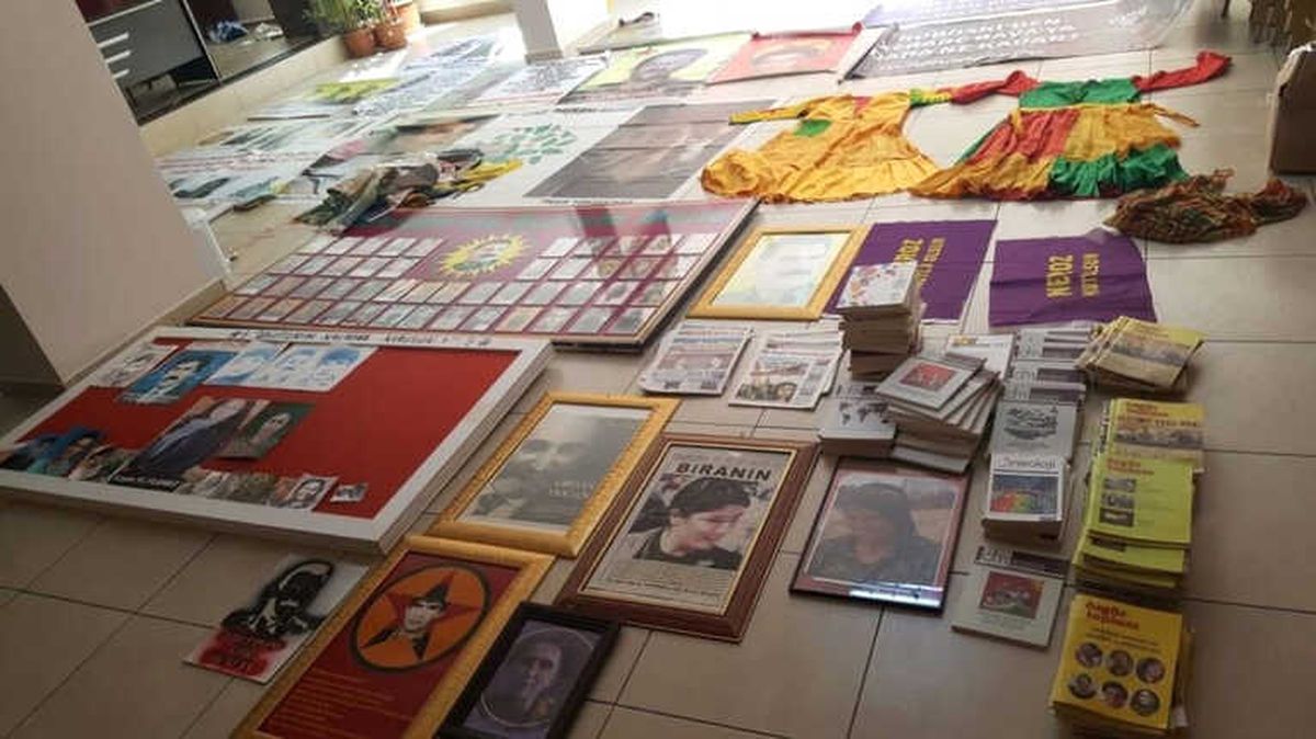 İstanbul\'da Hdp Binasına Baskın: 17 Gözaltı