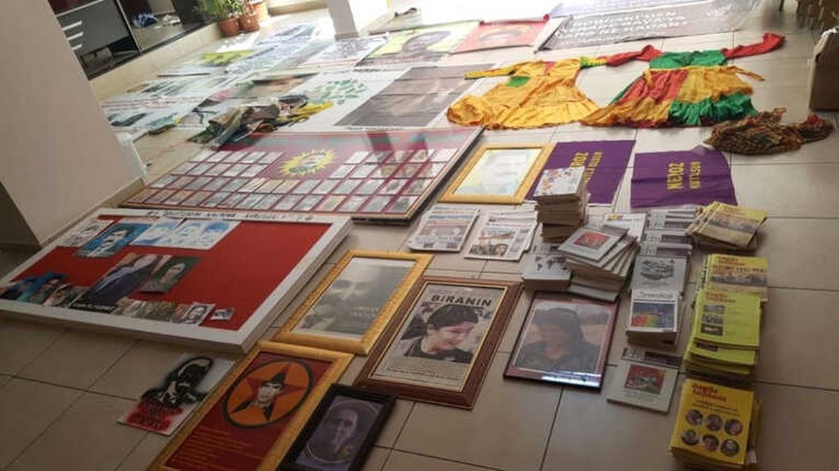 İstanbul\'da Hdp Binasına Baskın: 17 Gözaltı