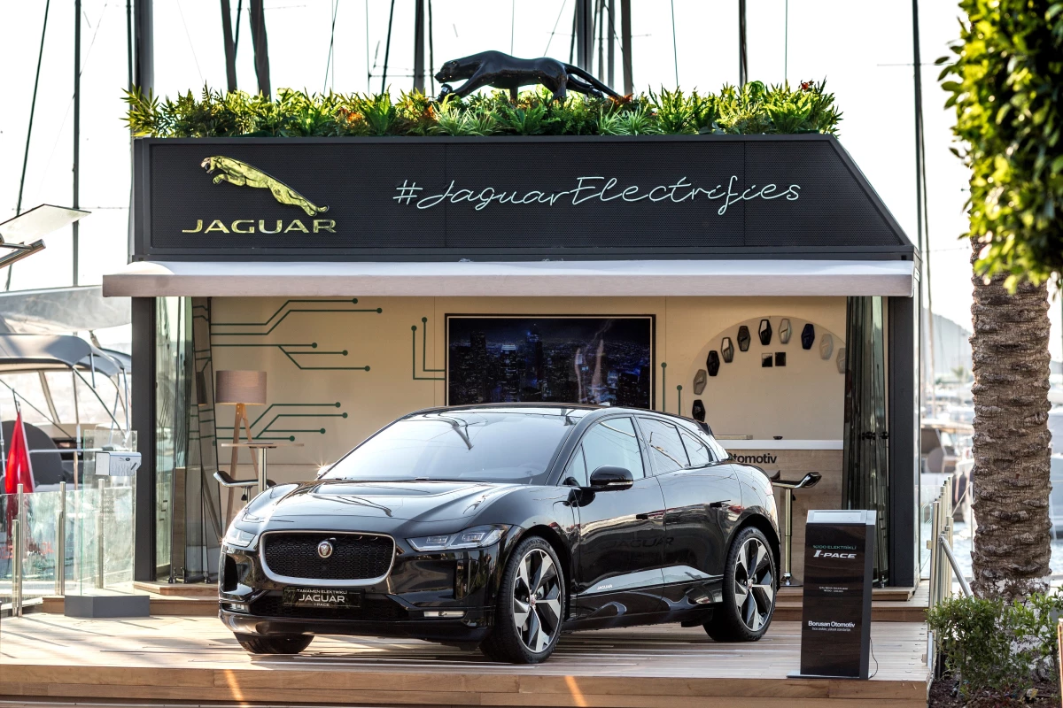 Jaguar\'ın İlk Elektrikli Pop-Up Showroom\'u Bodrum\'da