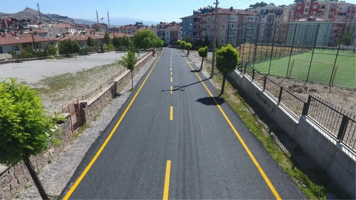 M.akif Ersoy Mahallesinde Sıcak Asfalt Çalışmaları Tamamlandı