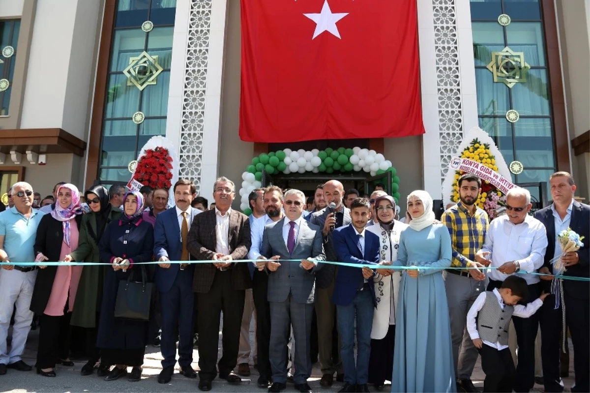 Meram\'da, Fahrünnisa Hatun Kültür Merkezi Açıldı