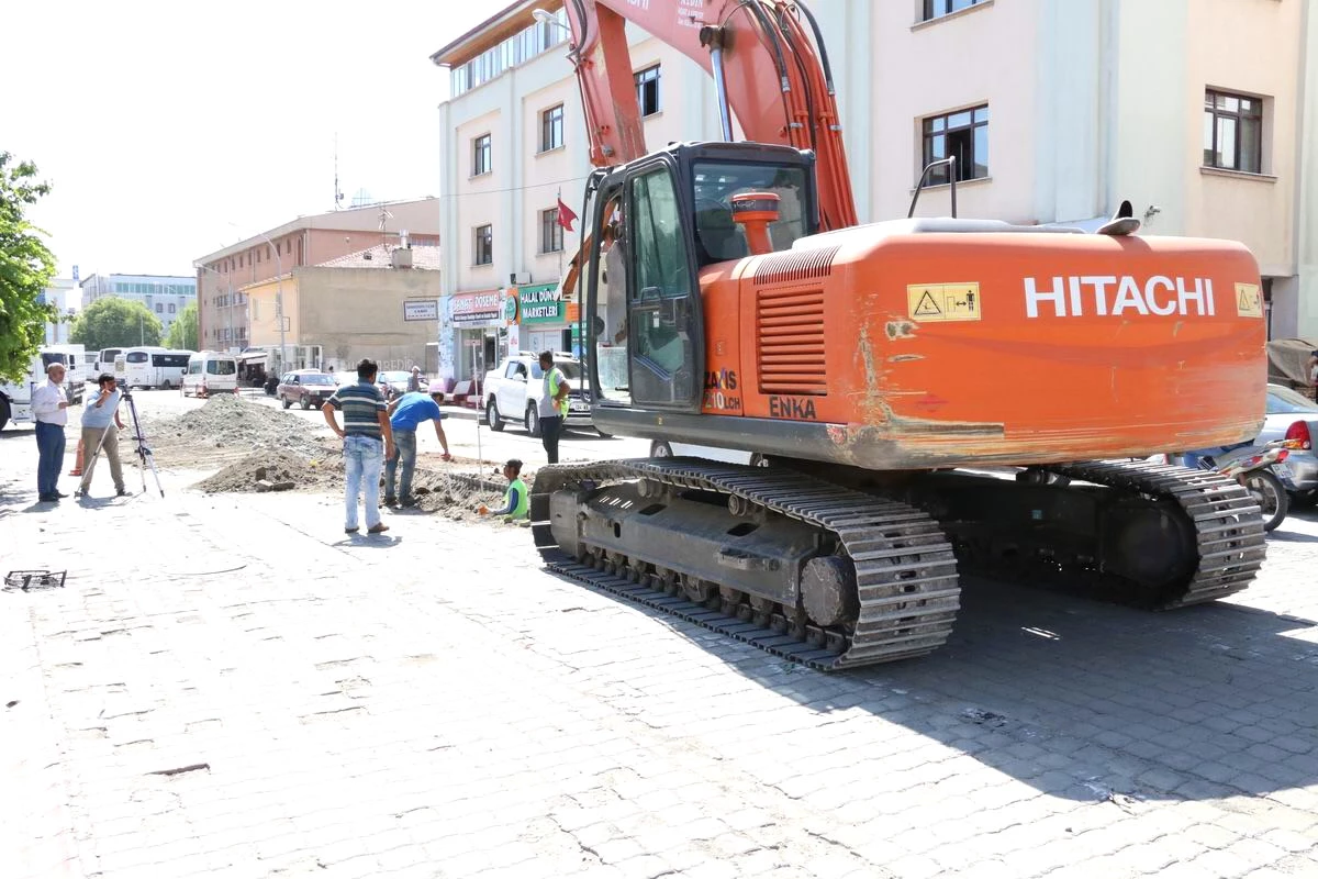 Nerim Tombul Caddesinde Altyapı Çalışmaları Devam Ediyor