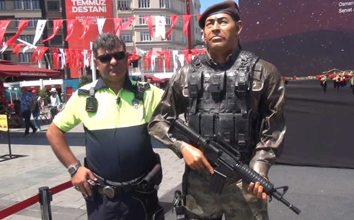 Taksim Meydanı\'nda Duygulandıran Anlar