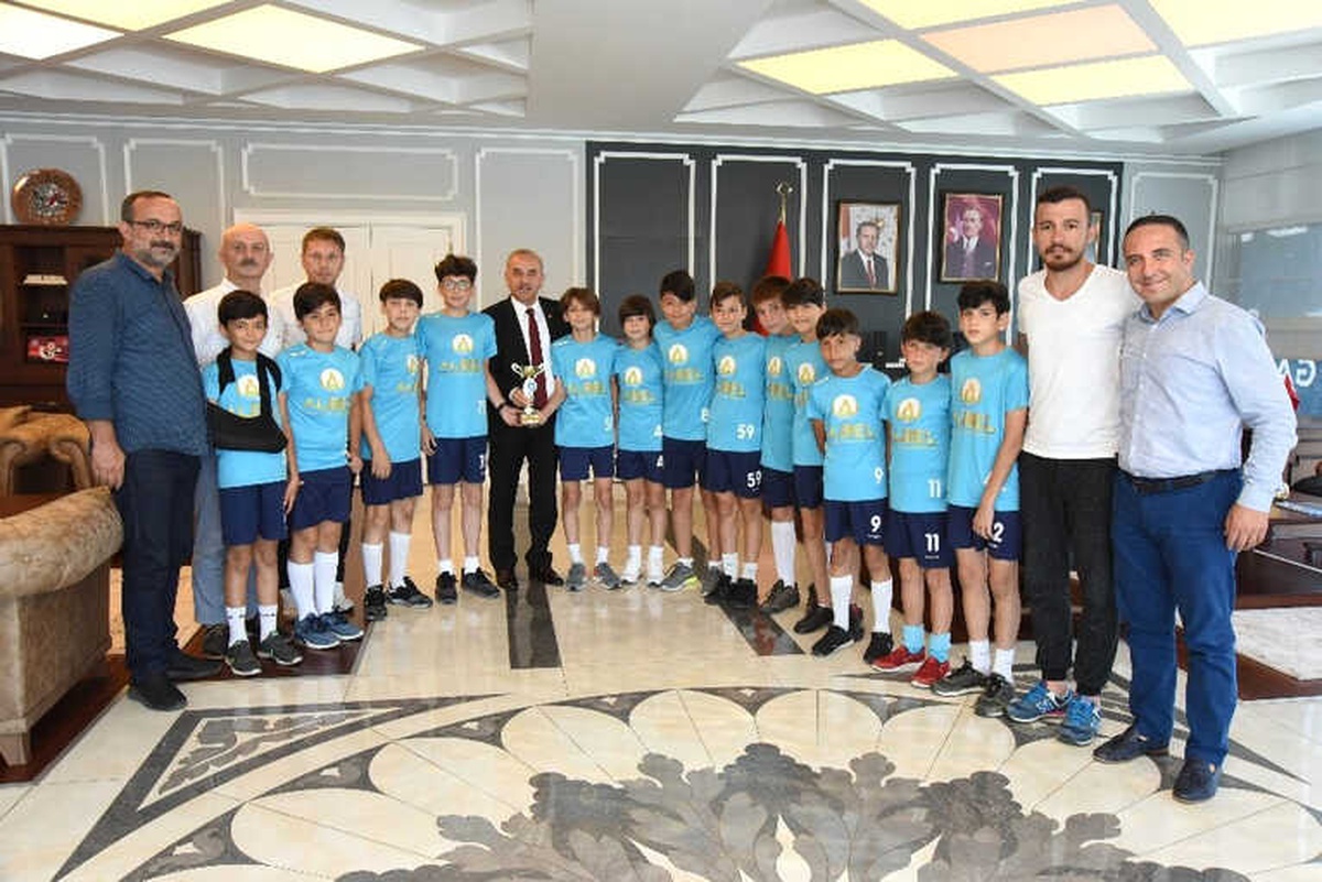 Şampiyon Takım, Başkan Tekintaş\'ı Ziyaret Etti