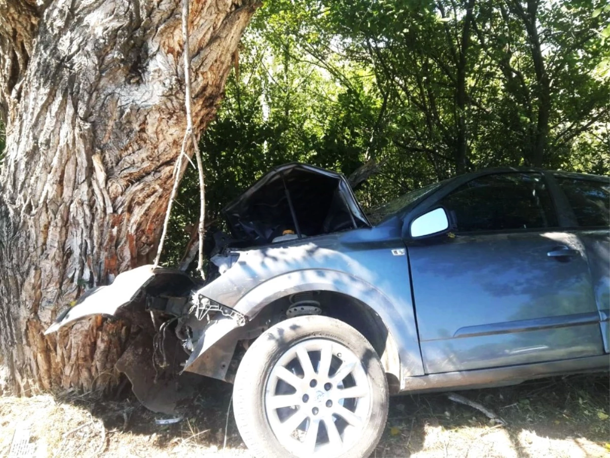 Sivas\'ta Trafik Kazası: 2 Ölü