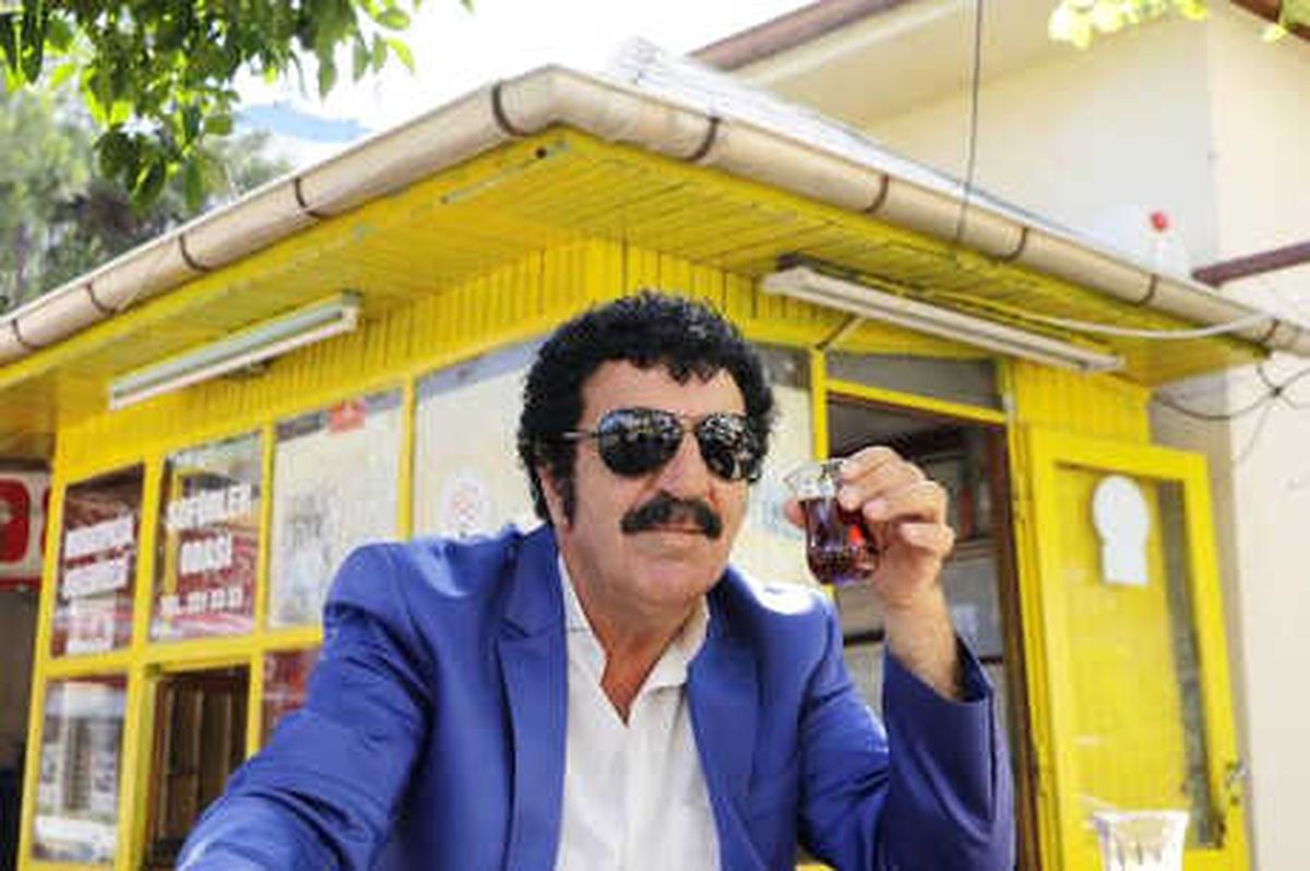 Taksicinin Müslüm Gürses\'e Benzerliği Müşterisini Artırıyor