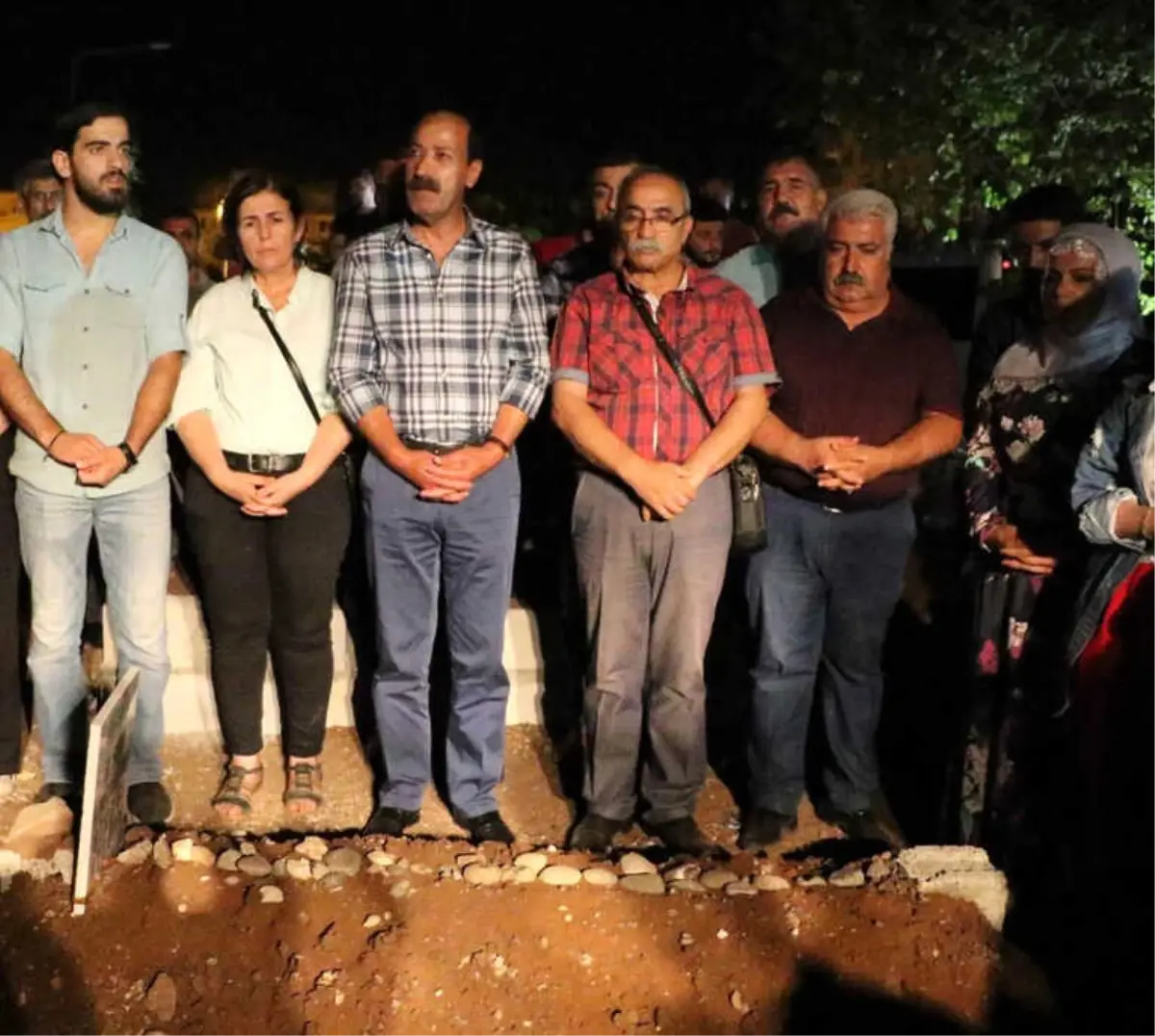 Terörist Cenazesine Katılan Hdp\'li Vekillere Soruşturma