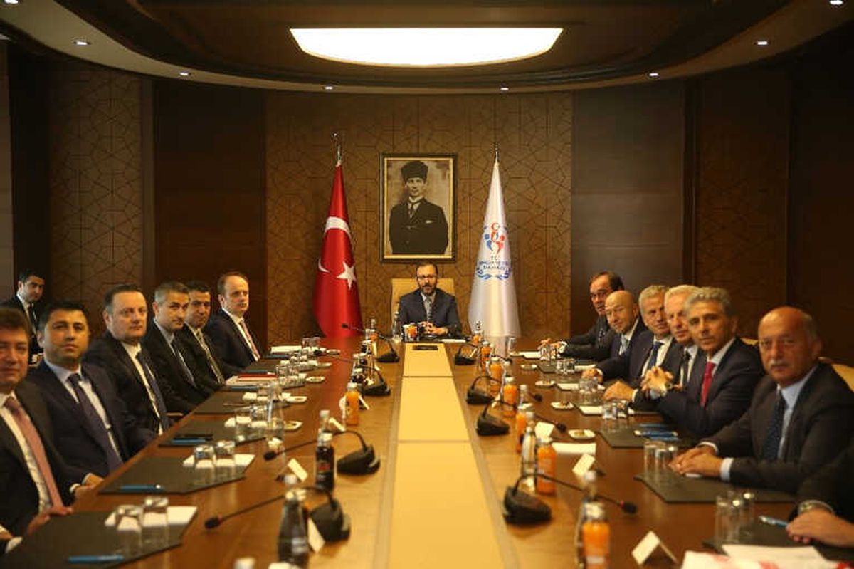 Tff Başkanı Demirören\'den Bakan Kasapoğlu\'na Hayırlı Olsun Ziyareti