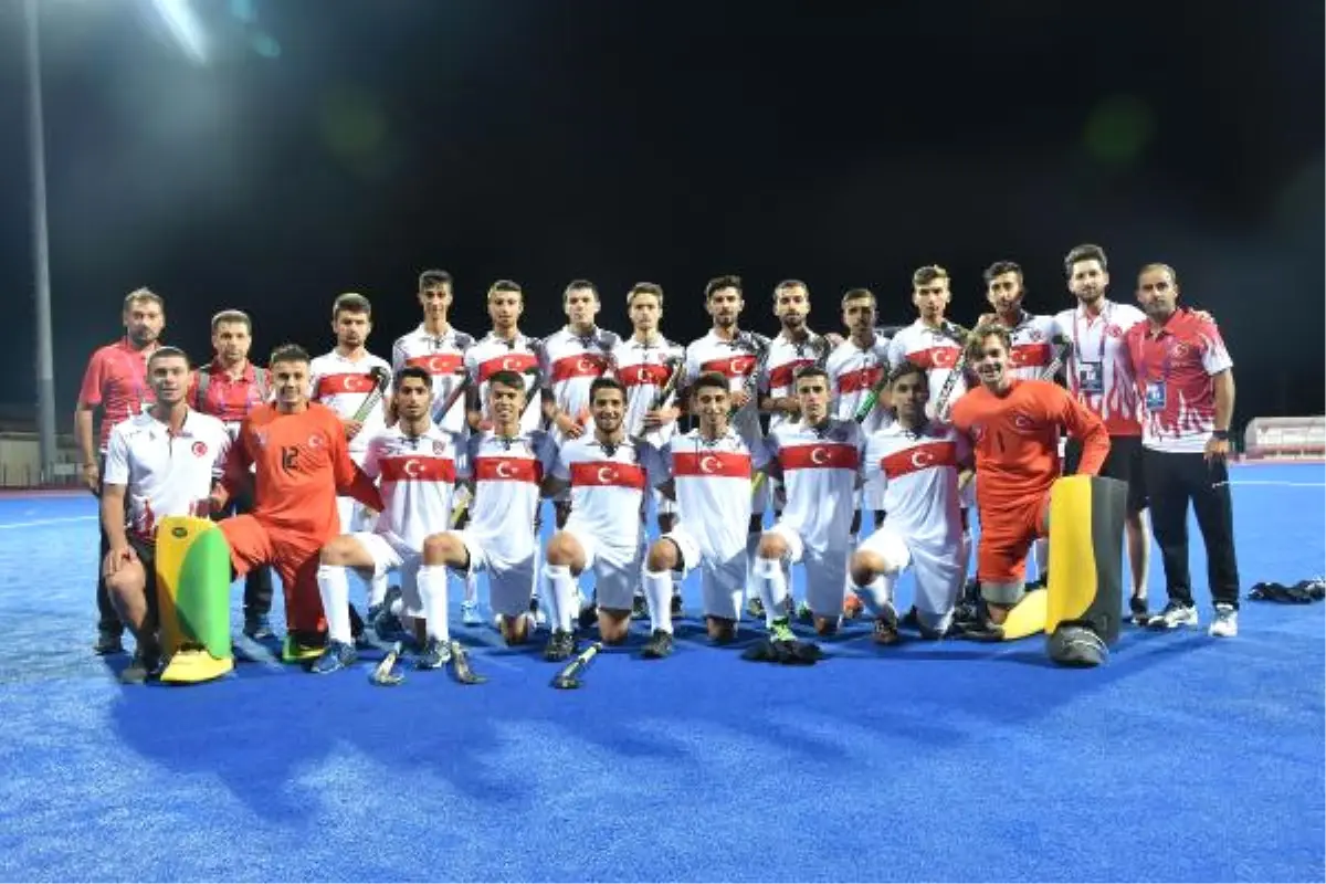 U18 Erkek Hokey Milli Takımı\'ndan Tarihi Galibiyet