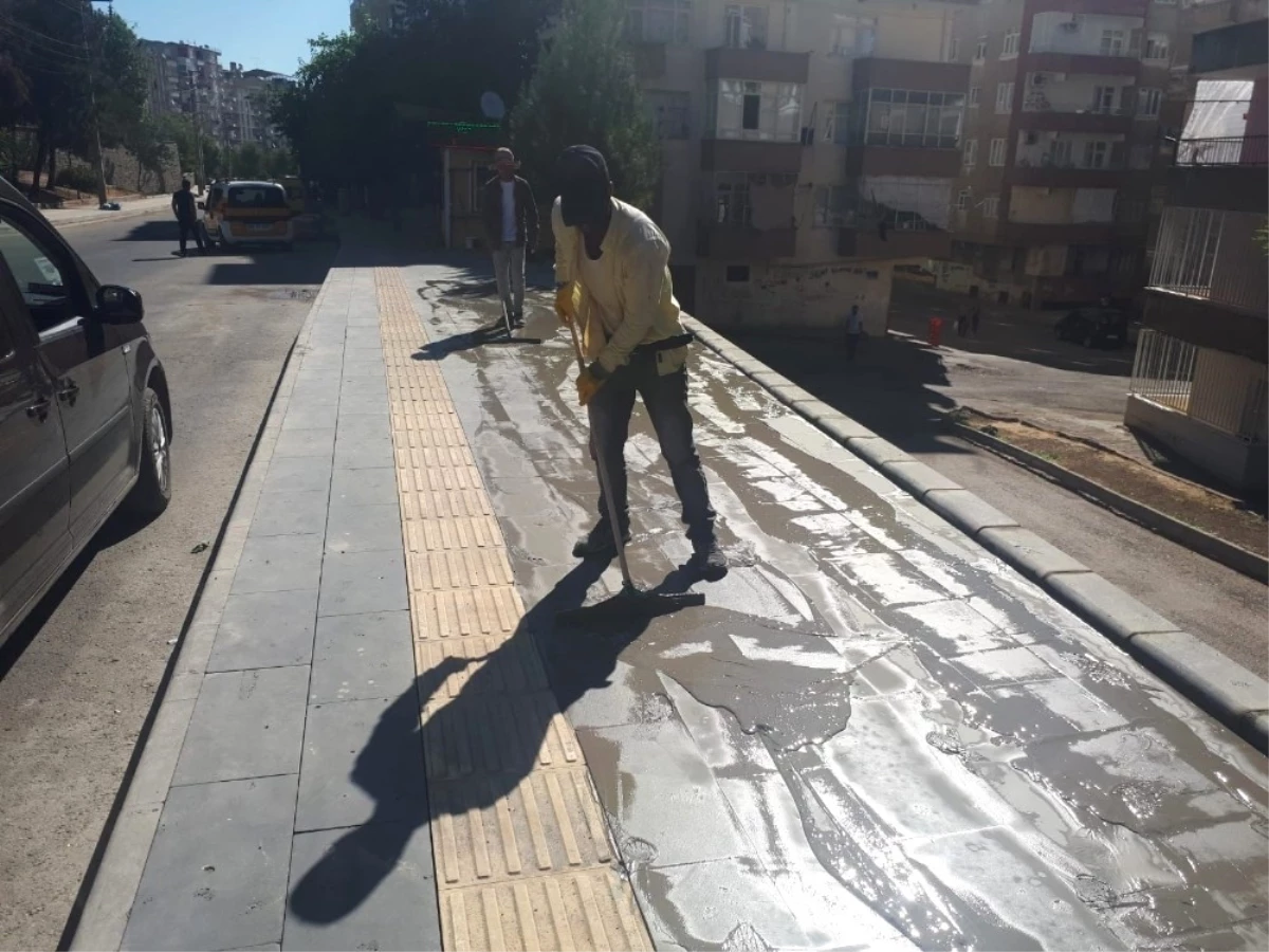 Yenişehir\'de Kaldırımlara Bazalt Taşı Döşeniyor