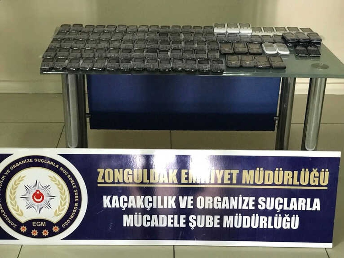 Zonguldak\'ta 104 Adet Kaçak Cep Telefonu Ele Geçirildi