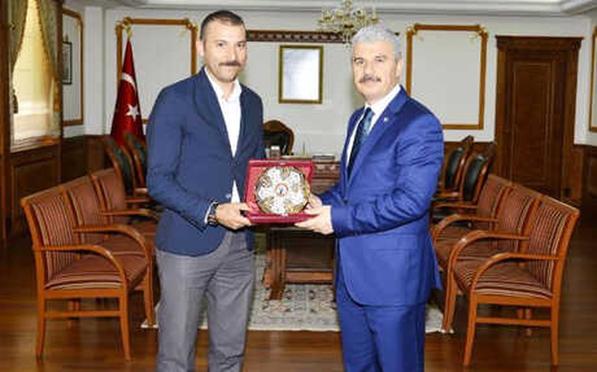 200 Km Yürüyüp, Şehit Çocuklarının Mektuplarını Halisdemir\'in Ailesine Götürdü