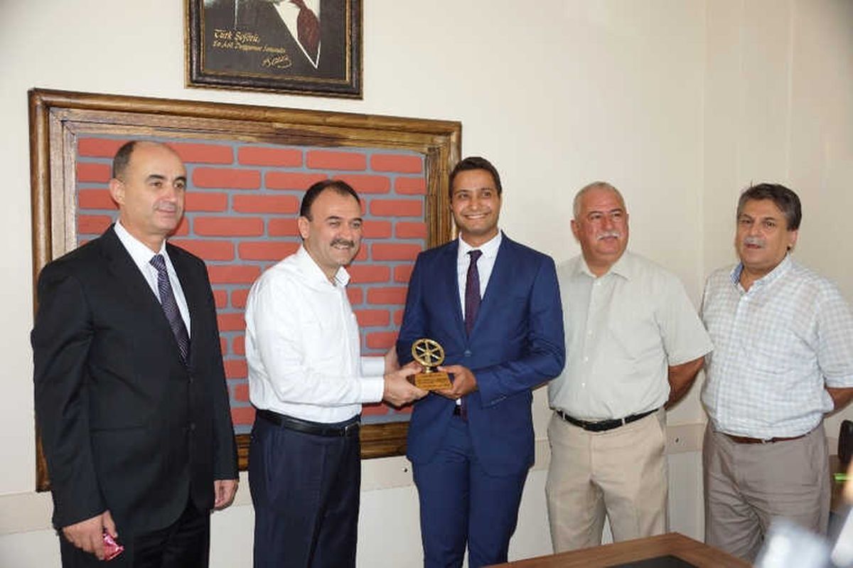 Aydın\'da Ayın Şoförüne Ödülünü Çandıroğlu Verdi