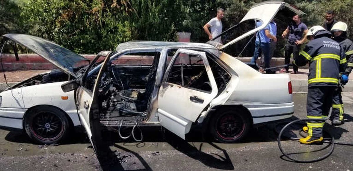 Batman\'da Seyir Halindeki Otomobil Alev Aldı