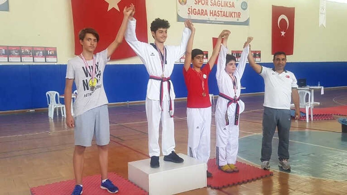 Bayraklı\'nın Sporcuları Derecelerle Döndü