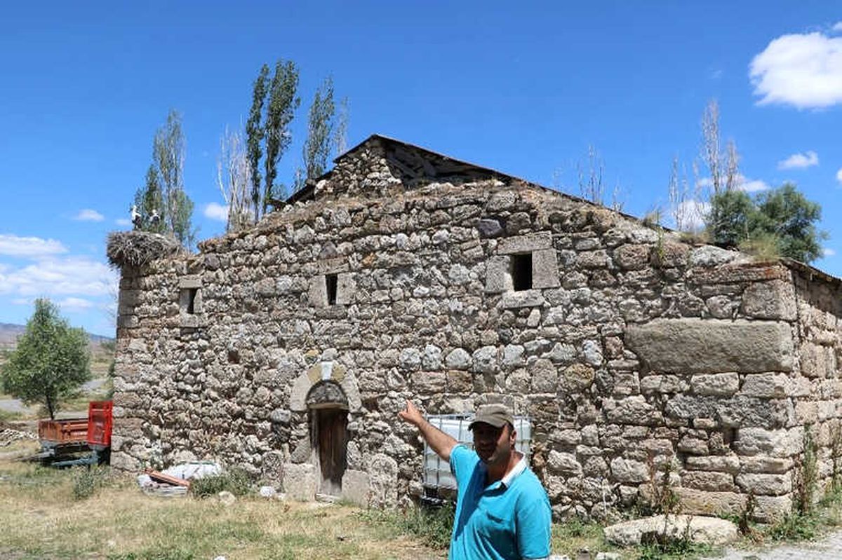 Biri Camiyi Diğeri İse Kiliseyi Mesken Tuttu