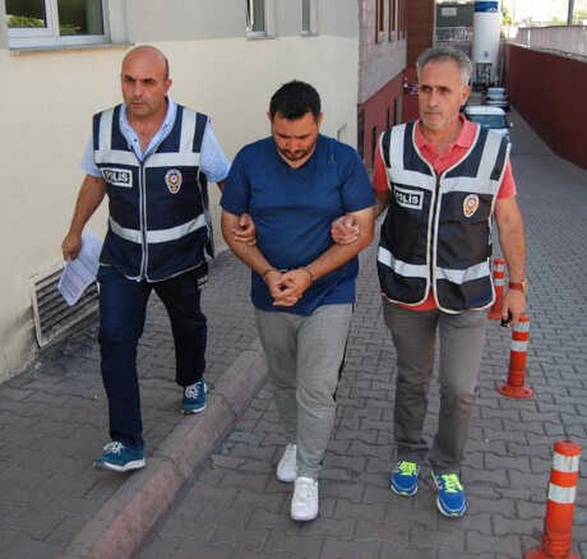 Camilerden Mikrofon Çalan Hırsız Yakalandı