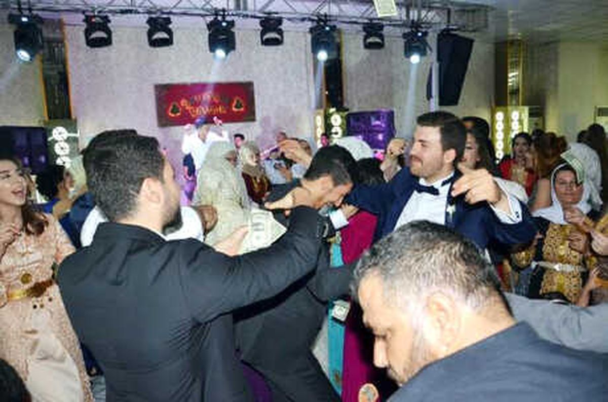 Düğünde Dolarlar Havada Uçuştu, Takılar İse Göz Kamaştırdı