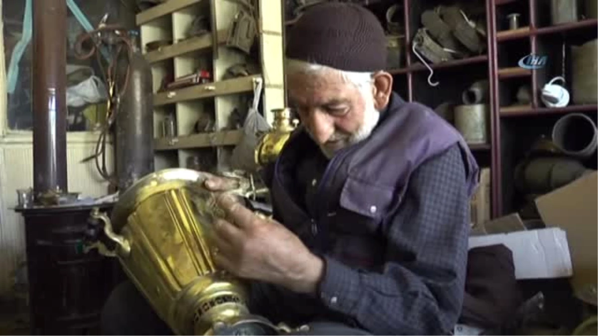 Erzurum\'un Son Sarı Semaver Döküm Ustası Mesleğini Sürdürüyor