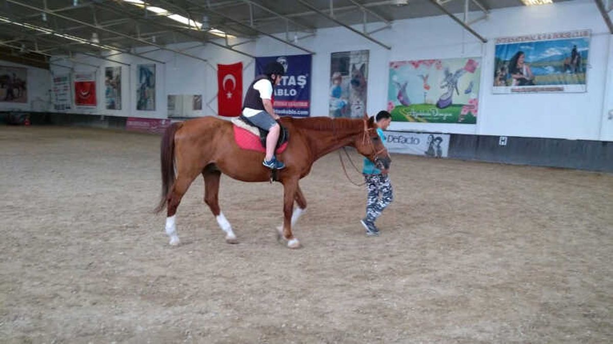 Eyüpsultan\'ın Özel Çocuklarına Atla Terapi
