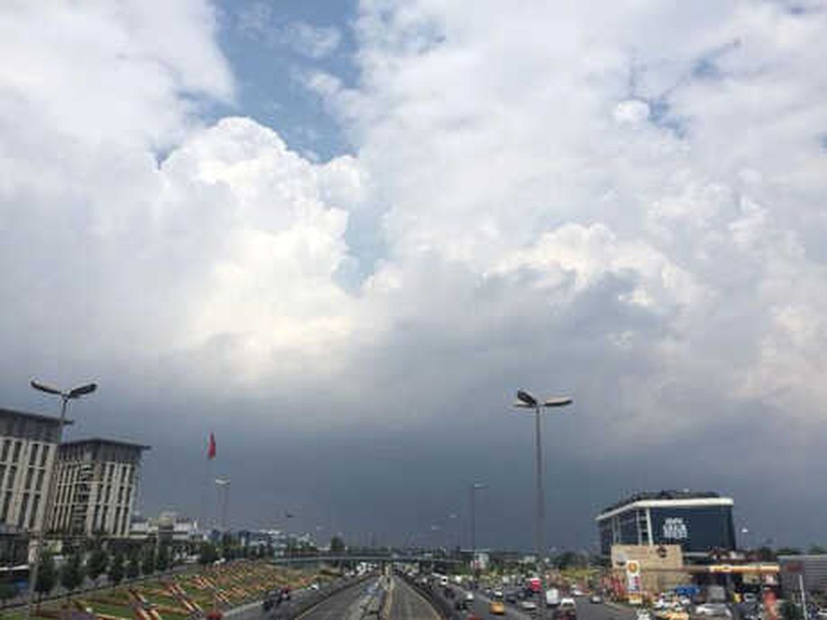 İstanbul\'da Kara Bulutlar ve Yağmur (1 )