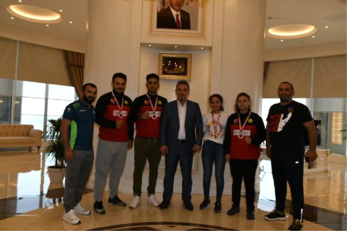 Kick Boks Sporcuları Avrupa ve Dünya Şampiyonası\'nda Türkiye\'yi Temsil Edecek