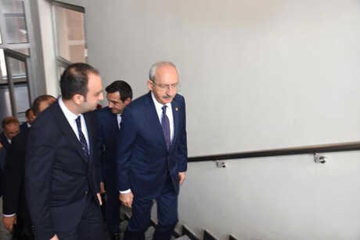 Kılıçdaroğlu, Tren Faciasında Ölenlerin Yakınlarını ve Yaralananları Ziyaret Etti