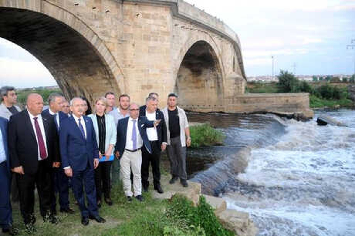 Kılıçdaroğlu, Tren Faciasında Ölenlerin Yakınlarını ve Yaralananları Ziyaret Etti (5)