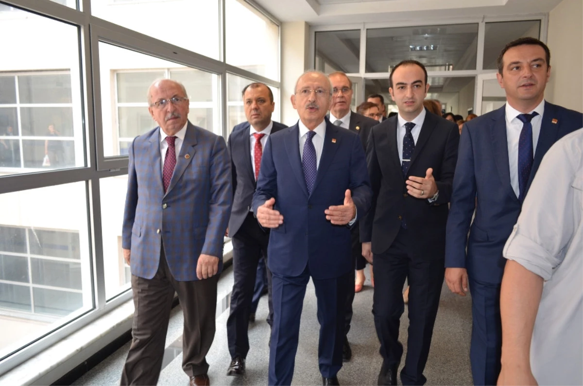 Kılıçdaroğlu Tren Kazasında Yaralananları Ziyaret Etti