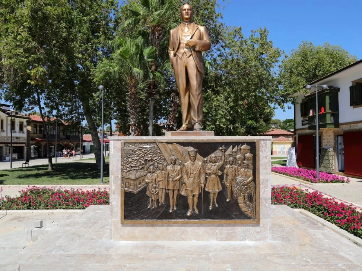 Manavgat Belediyesi\'nden Side\'ye Rölyefli Atatürk Anıtı