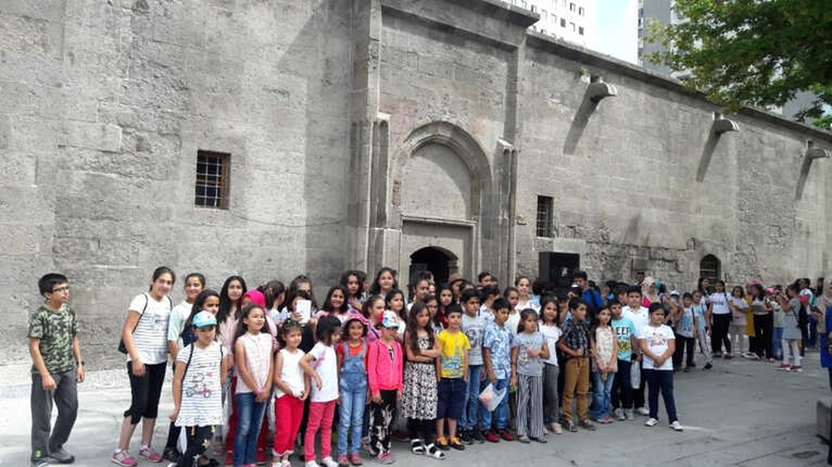 Melikgazi Belediyesi Çocuk Meclisi Yaz Kursu Öğrencileri Selçuklu Müzesini Gezdi