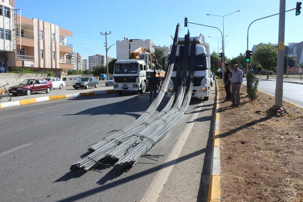 İnşaat Demirleri Ok Gibi Fırladı