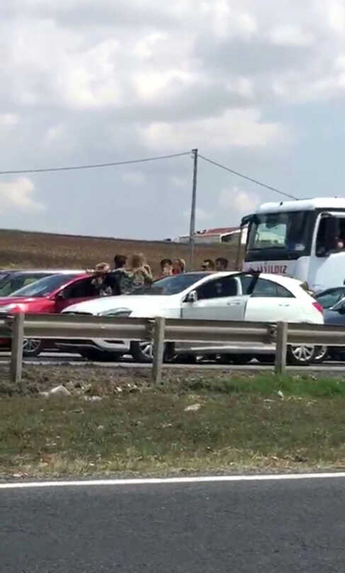 Trafikteki Kadın Sürücülerin Saç Saça Baş Başa Kavgası Kamerada