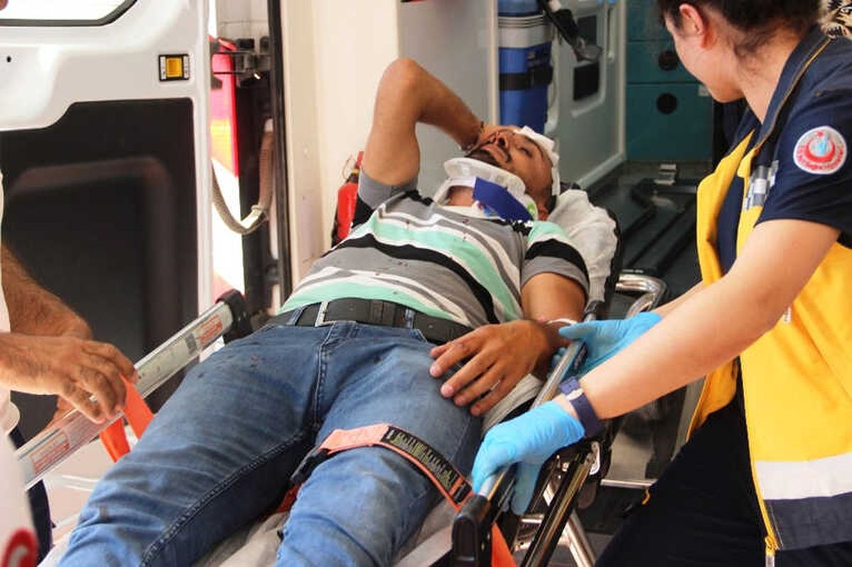 Şanlıurfa\'da Otomobiller Çarpıştı: 3 Yaralı