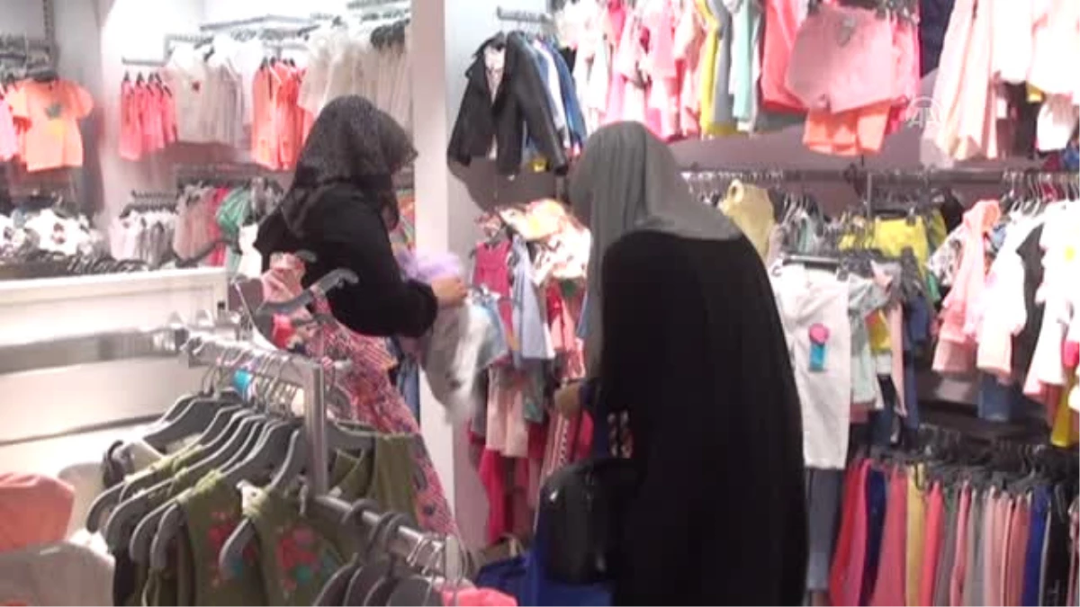 Suriyeli Yetimlere Kıyafet Yardımı