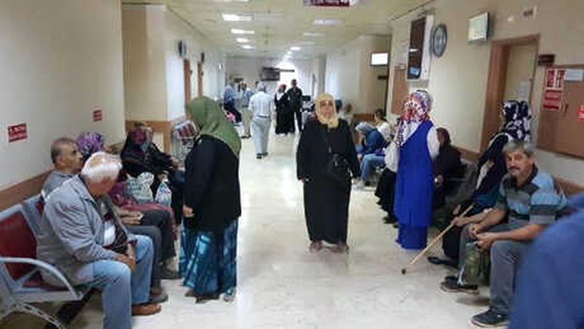 Suşehri\'nde 300 Kişi, Zehirlenme Şüphesiyle Hastaneye Başvurdu (2)