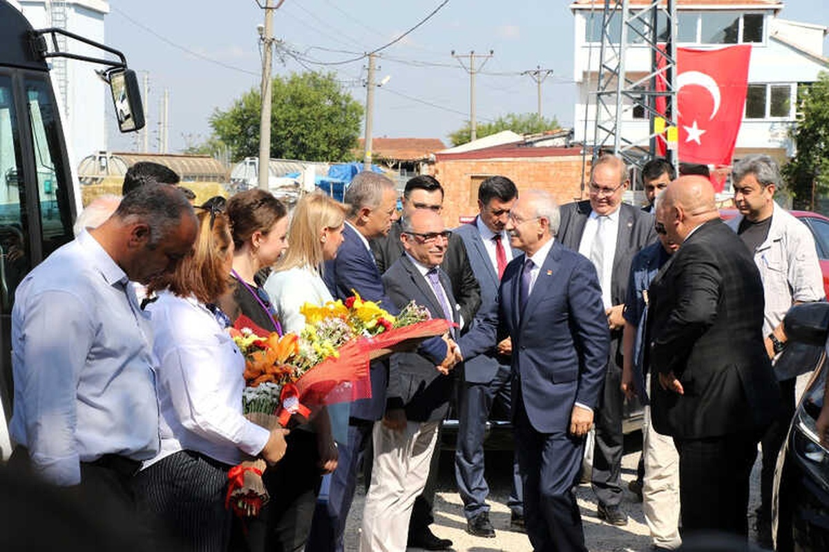Tren Faciasında Ölenlerin Ailelerini Ziyaret Etti