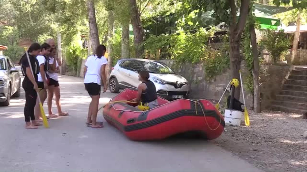 Tuncelili Raftingci Kızlar Dünya Şampiyonası\'na Hazırlanıyor