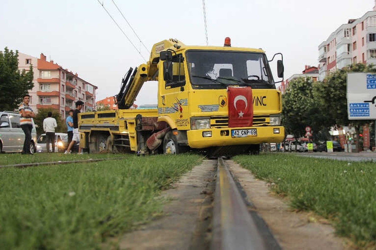 U\' Dönüşü Yapmak İsteyen Kurtarıcı, Tramvay Seferlerini 1 Saat Aksattı