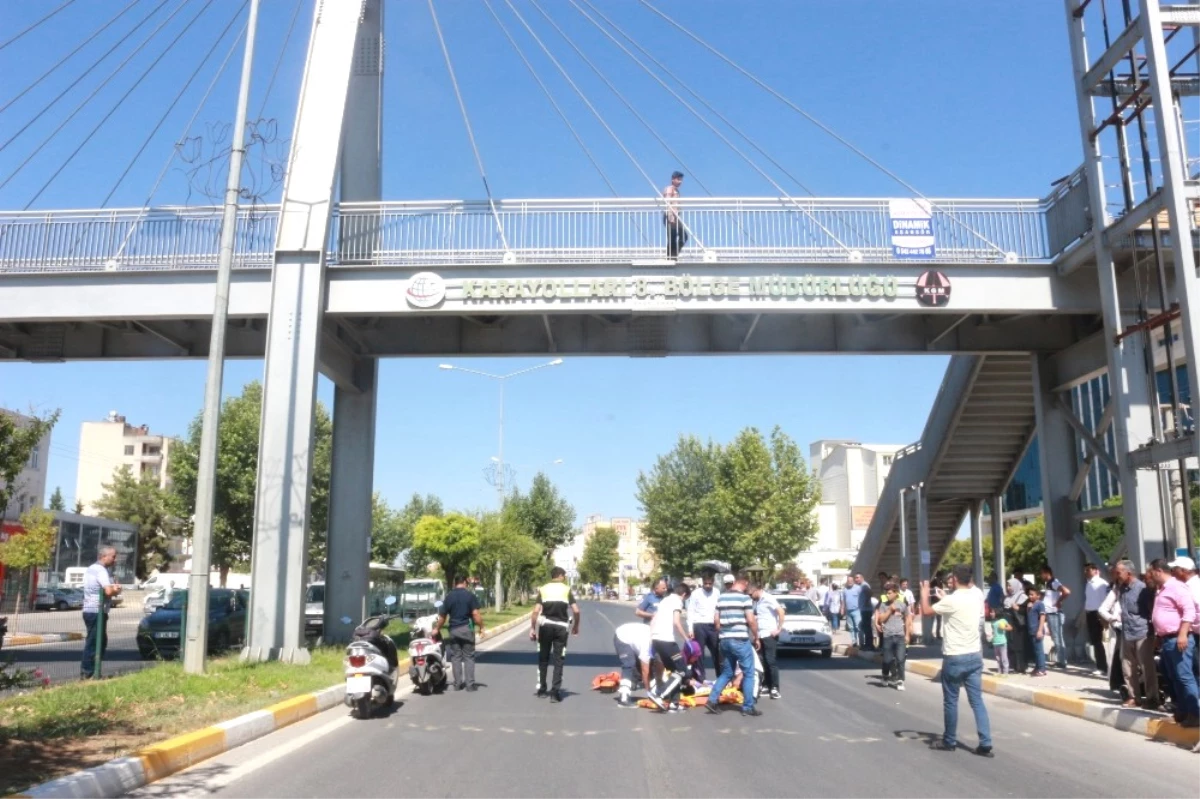 Üst Geçitten Atlayan Genci Sağlık Ekipleri Hasta Taşıma Brandasıyla Havada Tuttu