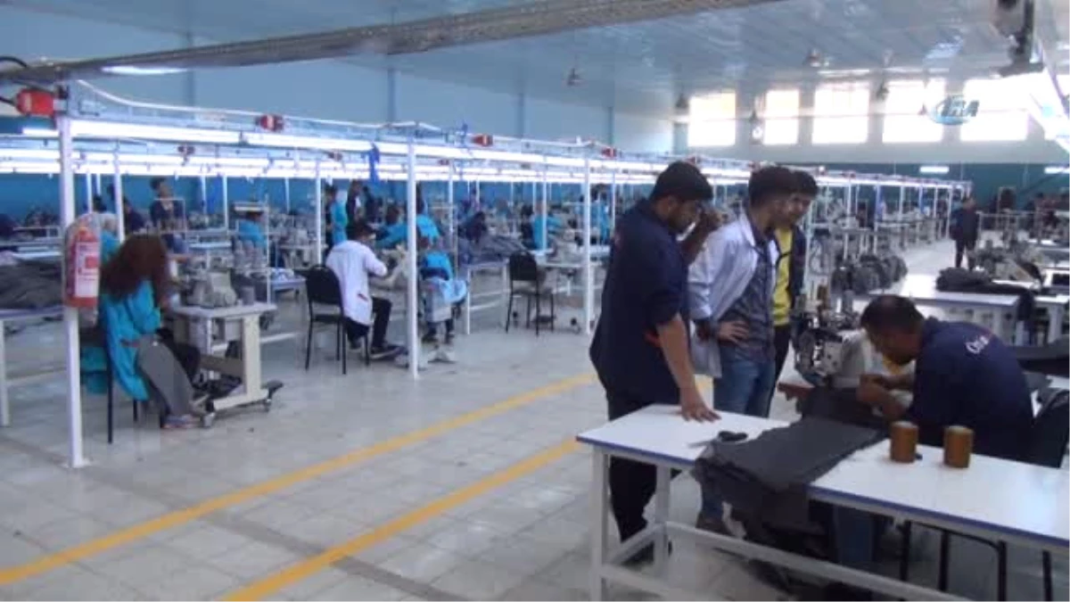 Van\'da Açılan Tekstil Fabrikası 110 Kişiye Ekmek Kapısı Oldu