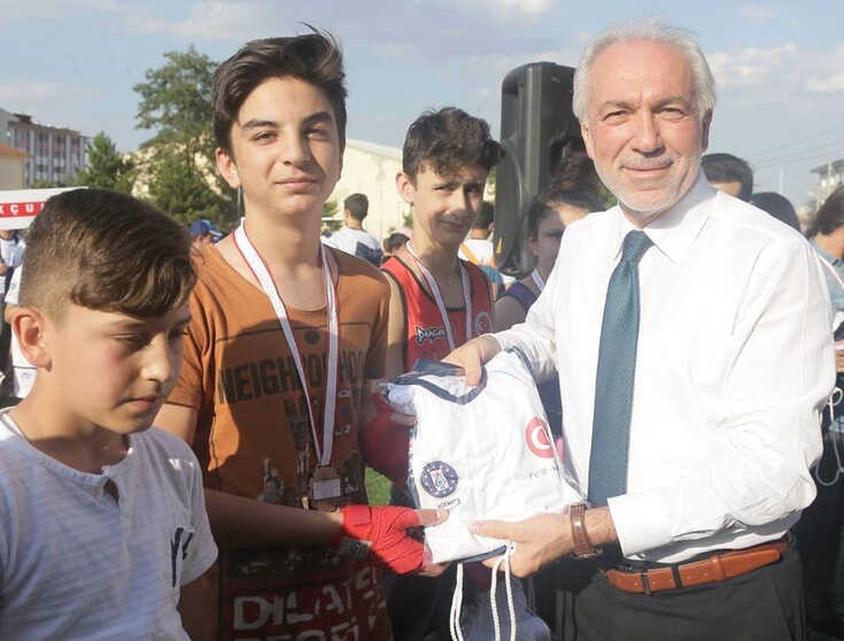 Yaz Spor Okulları\'na Malzeme Desteği