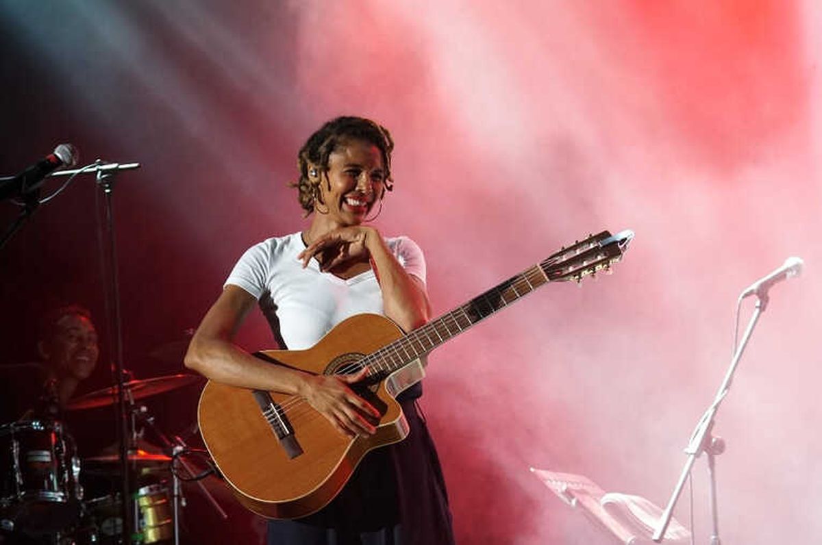 Yeni Nesil Star Ayo Bursa\'da Konser Verdi