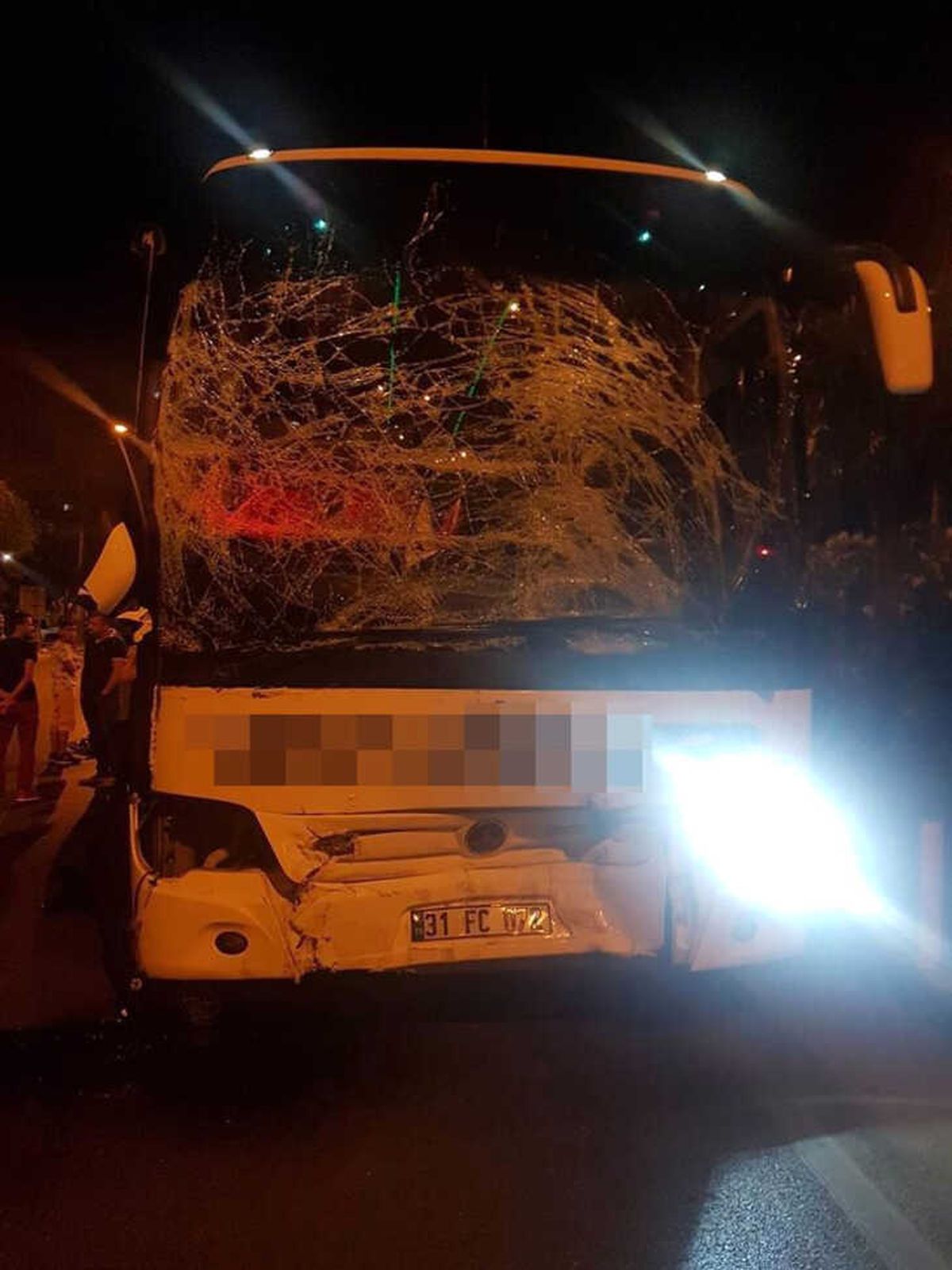 Yolcu Otobüsü ile Midibüs Çarpıştı: 2 Yaralı